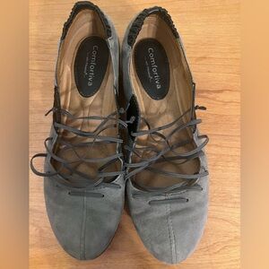 Comfortiva with pillowtop ballet flats. Light grey leather upper. Elastic straps